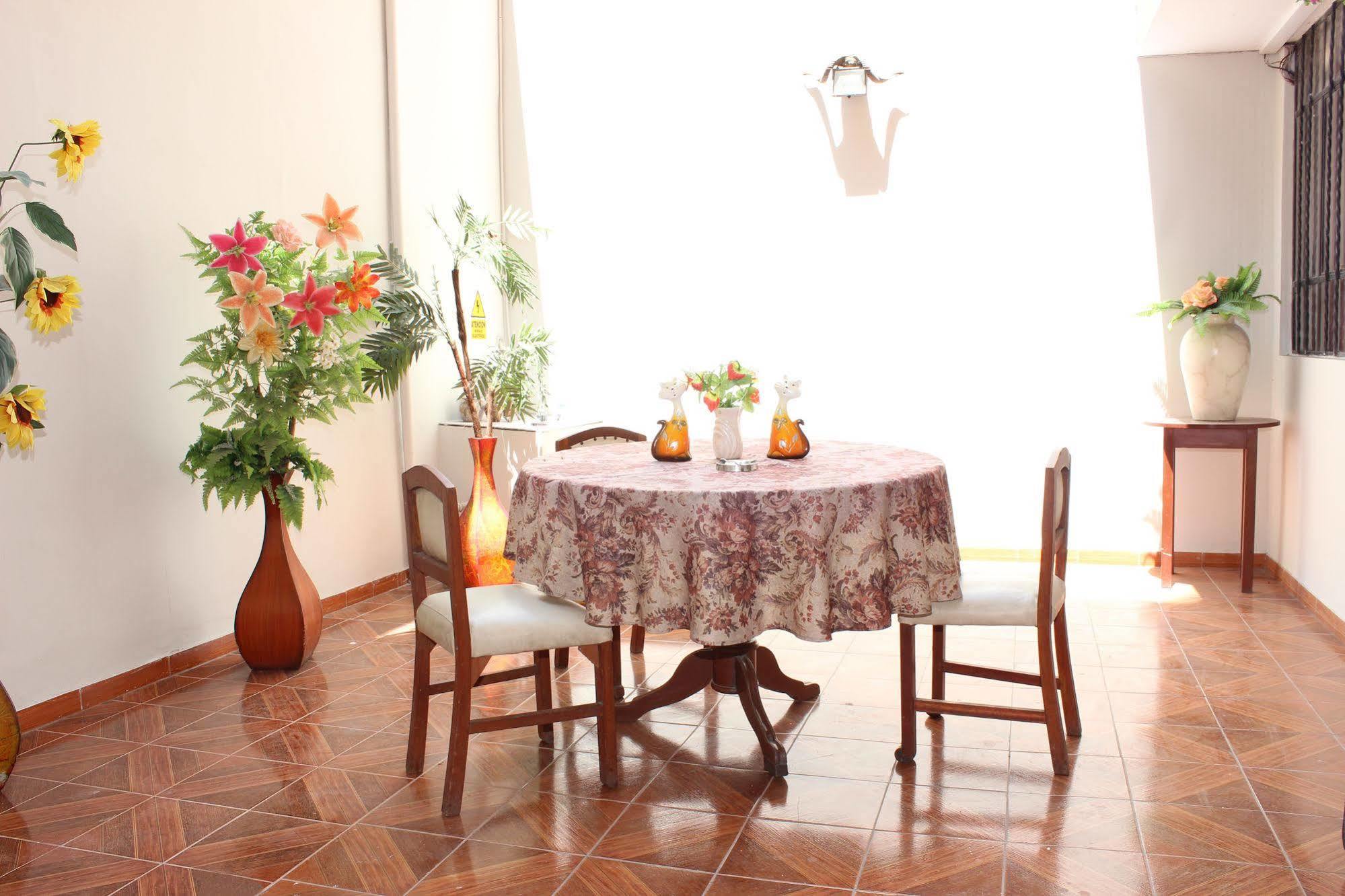 Hostal Las Fresas Lima Airport Callao Bagian luar foto